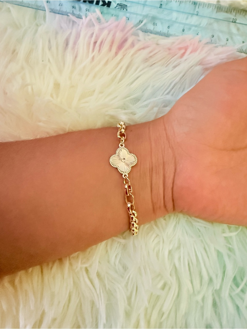Gold Clover Link Bracelet - Women's Fashion Jewelry